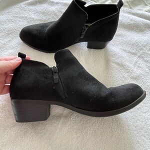 Torrid black suede-like  ankle boots SIZE 8 WIDE ADORABLE and versatile low heel